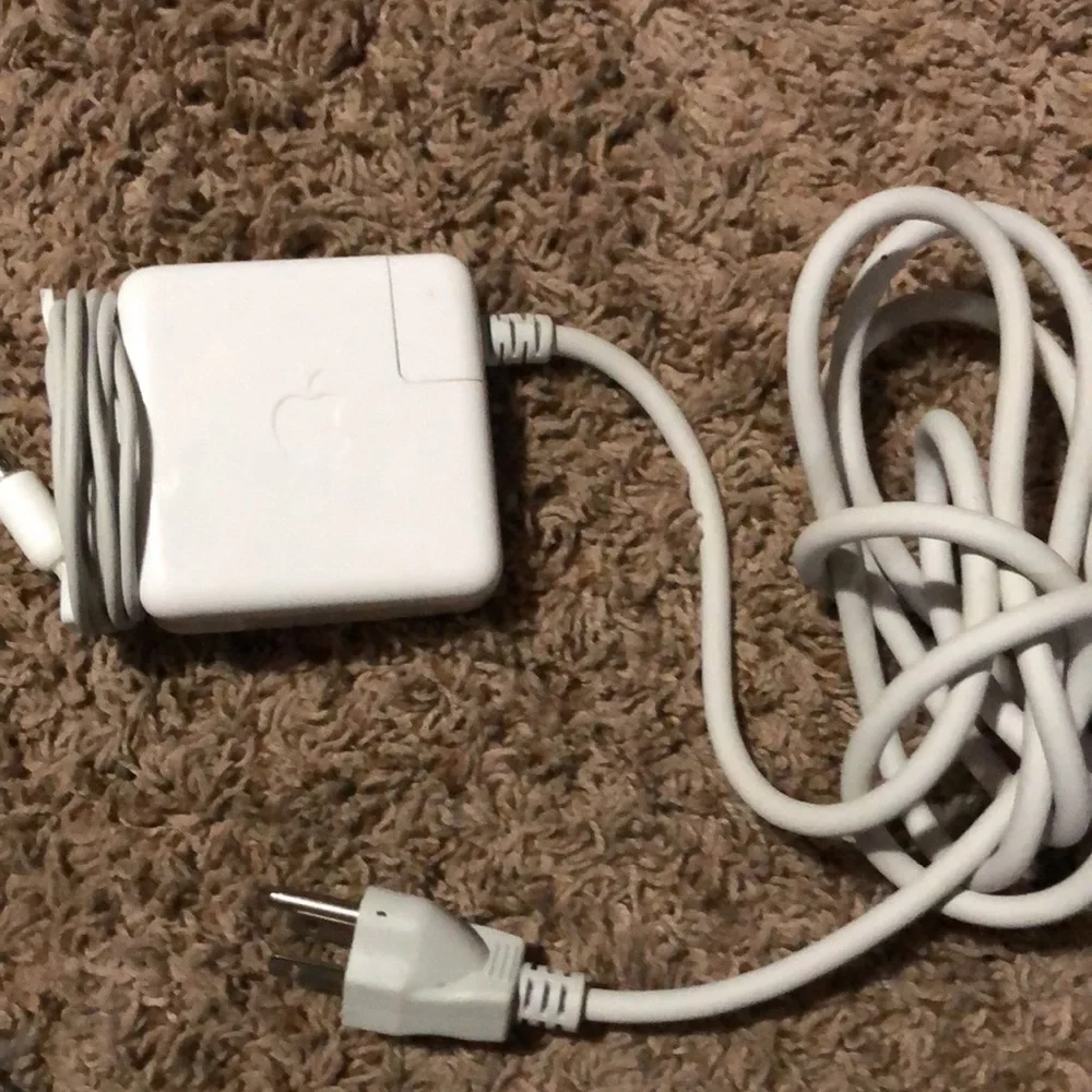 Apple 🍎 MacBook 65W portable power charger